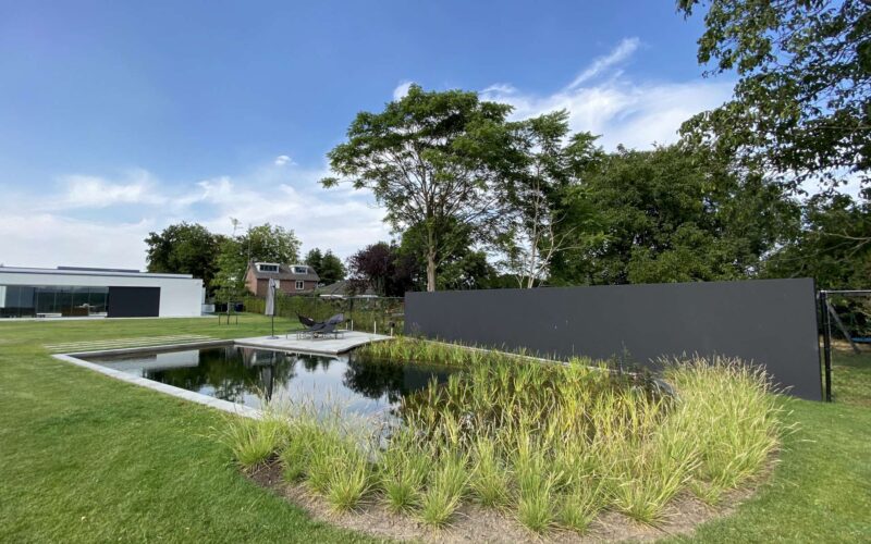 Moderne tuin met zwemvijver – Veldhoven